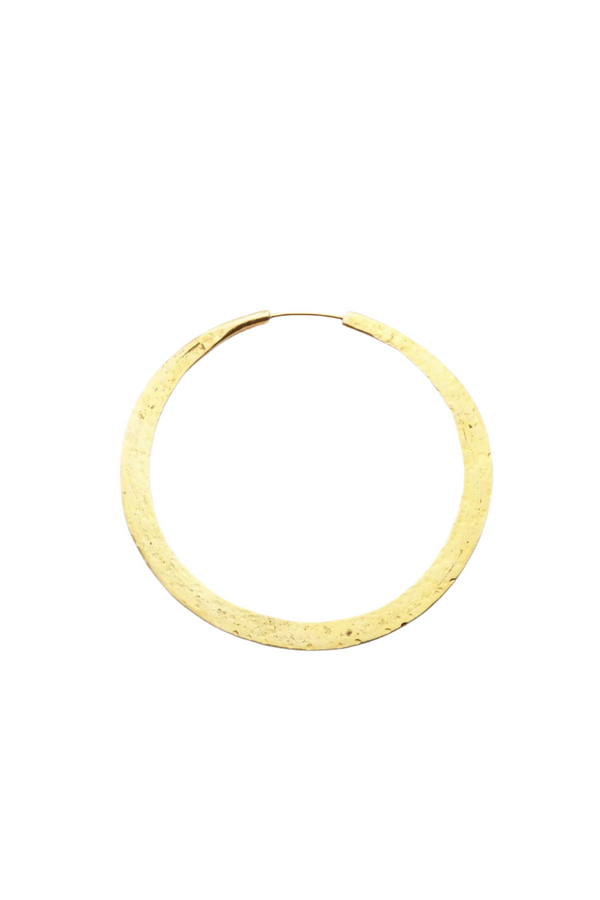 Nafsu - Hammered hoop L I Gold plated 2 - Rabens Saloner
