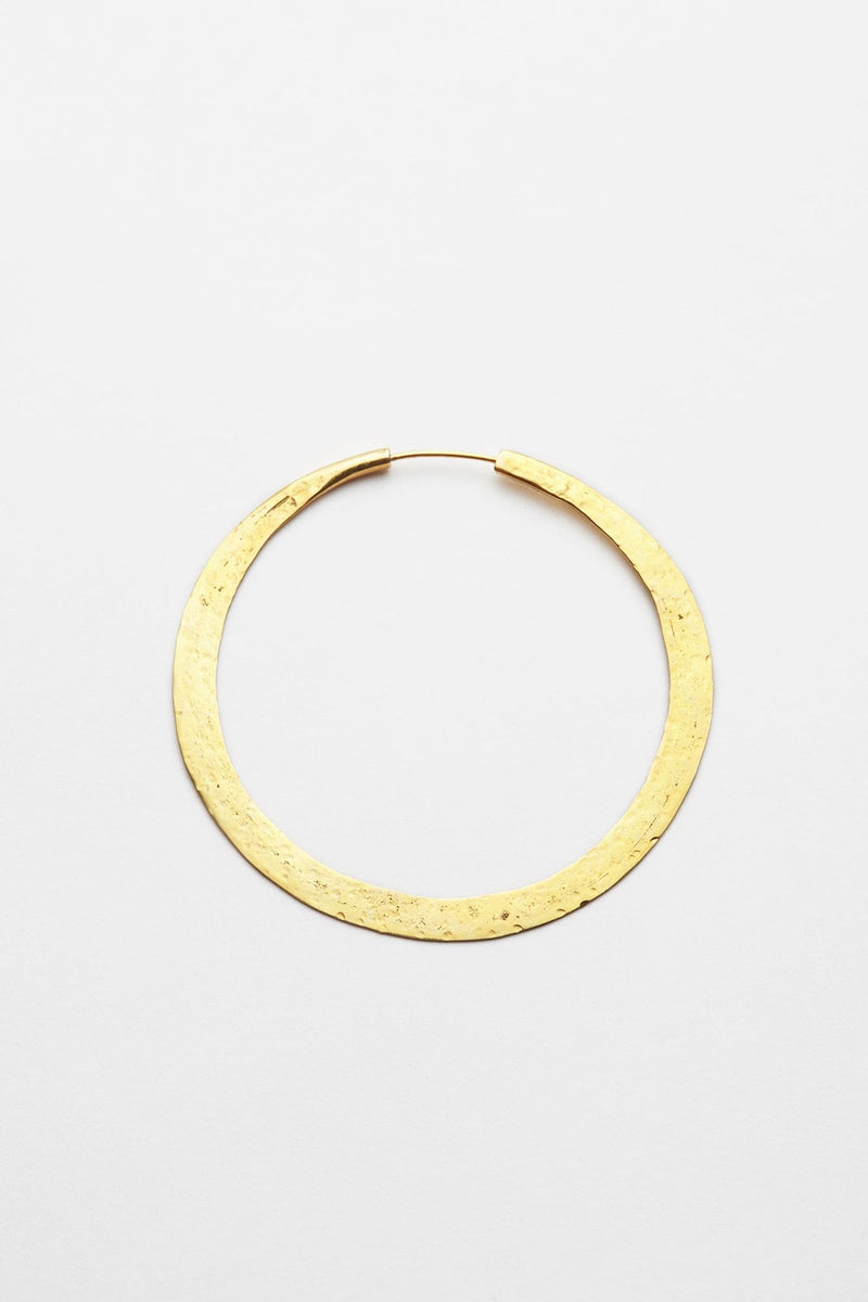 Nafsu - Hammered hoop L I Gold plated 1 - Rabens Saloner