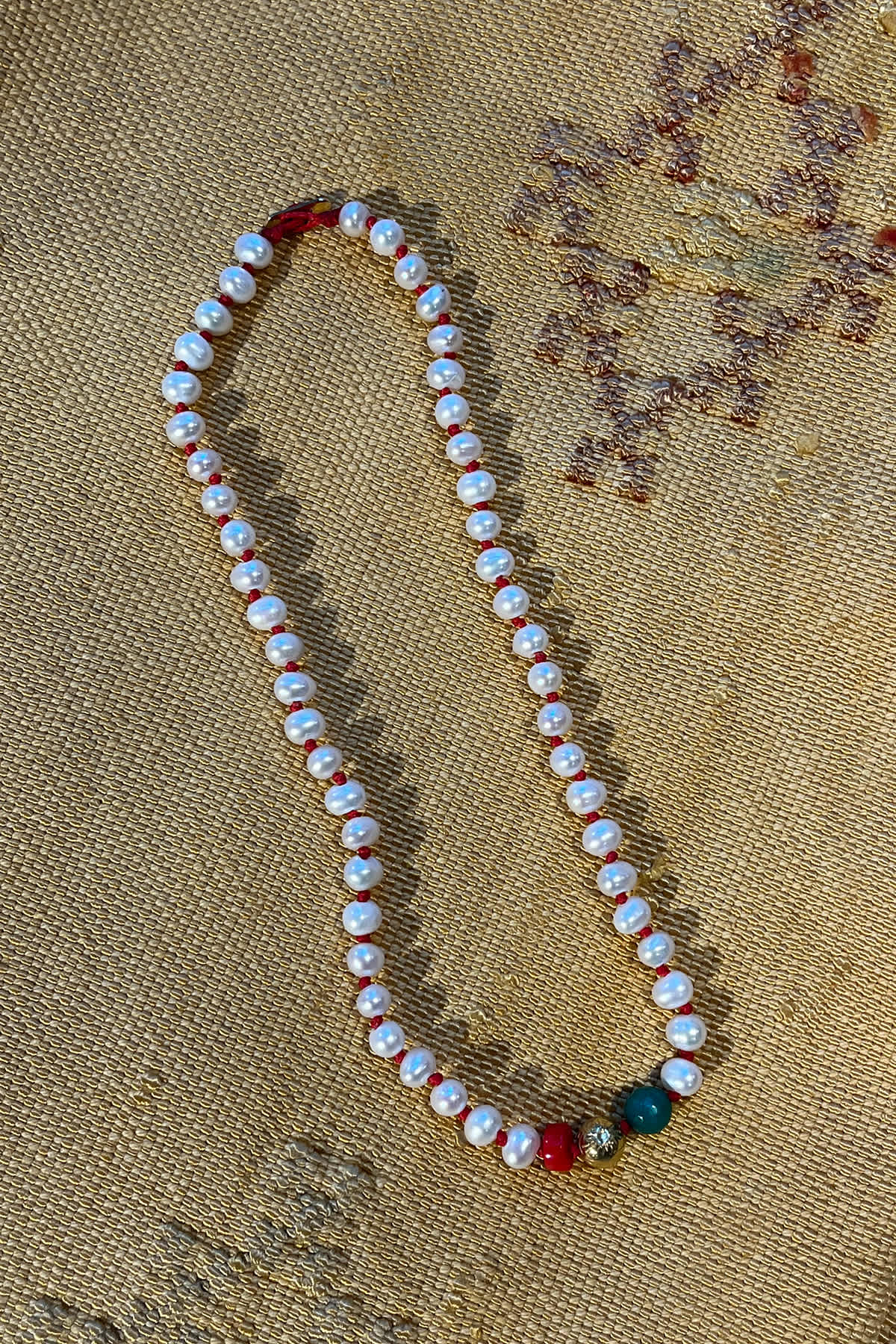 Pearl Necklace With Beads - Nafsu I Gold Beads w/ Coral and Green Onyx 7 - Rabens Saloner