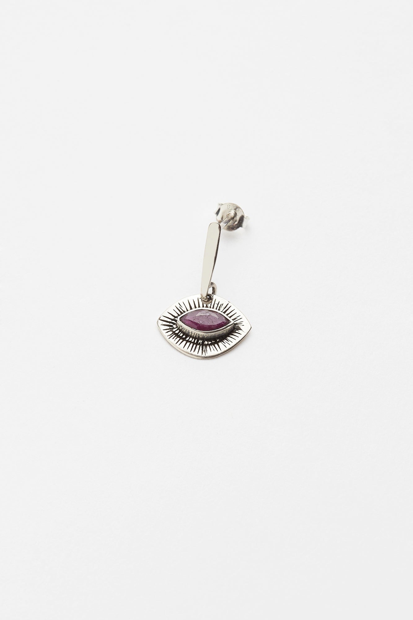 Nafsu - Silver Earstick w/ Eye Pendant I Ruby Ruby 5 - Rabens Saloner