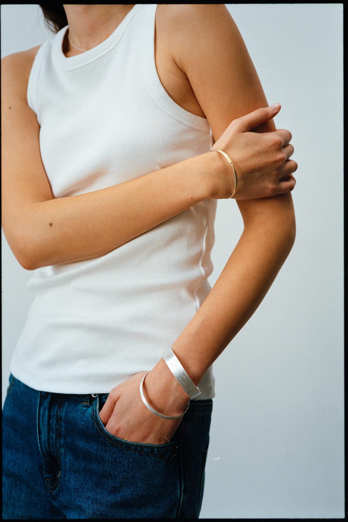 Slim hammered bracelet - Rabens Momento I Gold with Silver