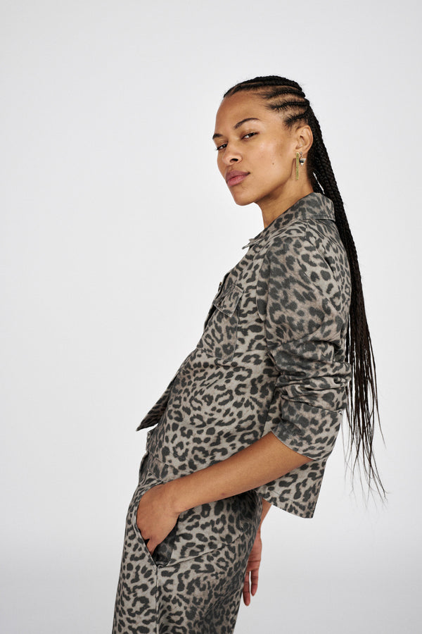 Aleksandra - Leopard print short jacket I Snow leopard    2 - Rabens Saloner