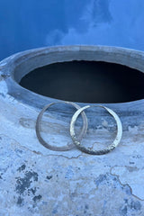 Nafsu - Silver hammered hoop L I Silver 6 - Rabens Saloner