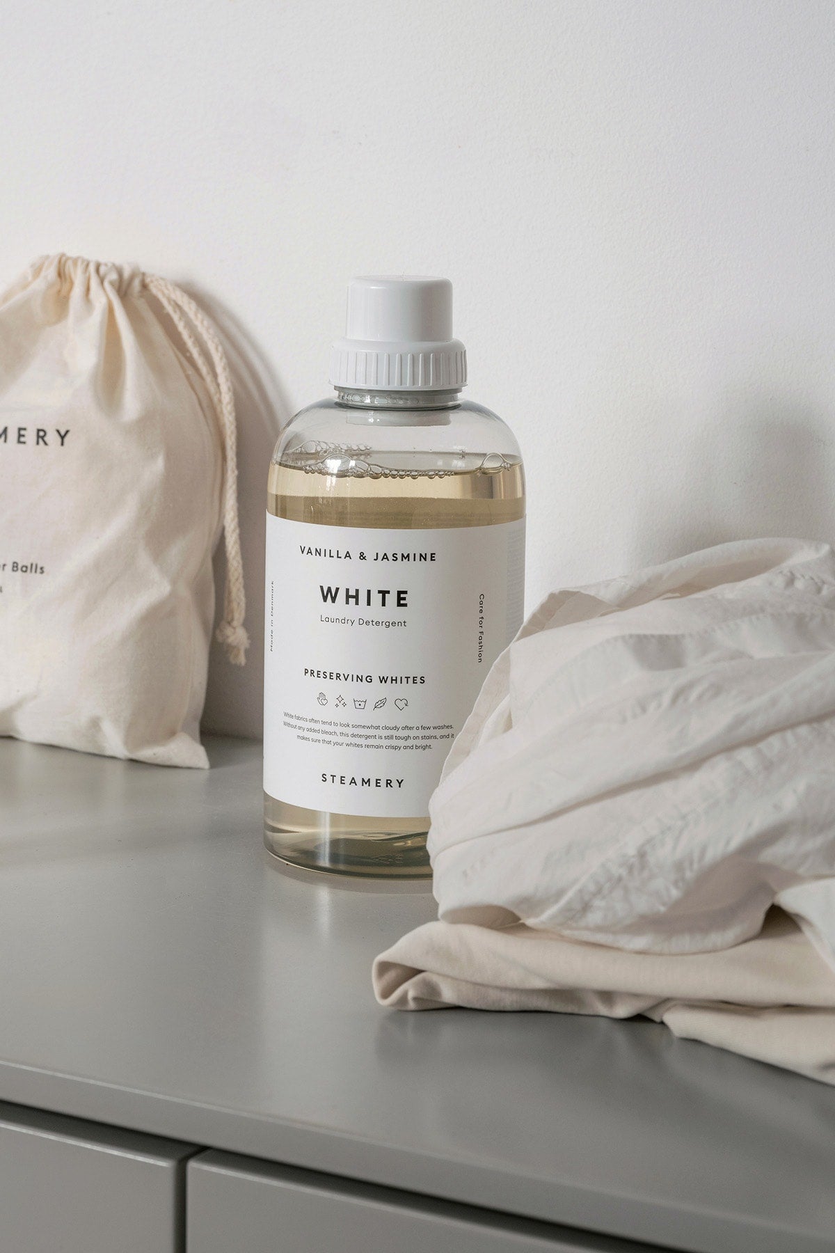 White Laundry Detergent – Steamery I Vanilla & Jasmine 3 - Rabens Saloner