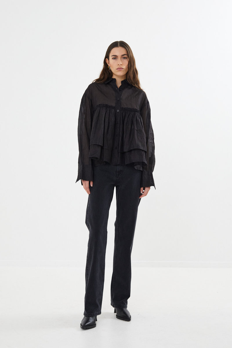 Shaker - Multi layer frill shirt I Black    2 - Rabens Saloner