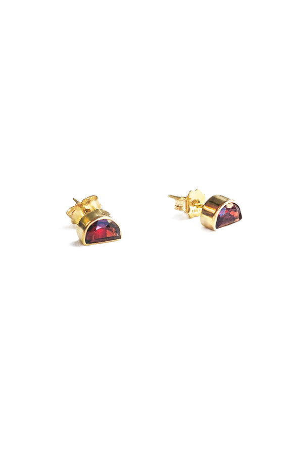 PIGNA Jewellery - Half Moon Earstick Red Garnet Stone   1 - Rabens Saloner