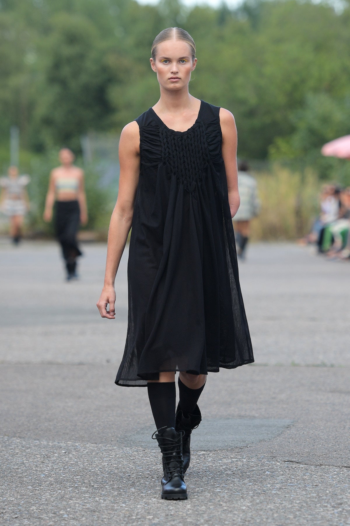 Emalie - Hand braid dress    1 - Rabens Saloner